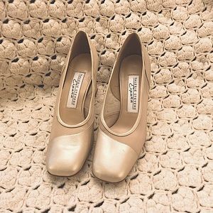 Valerie Stevens Palazzo gold 3” heels.  Made in Spain!!    Size 7.5B